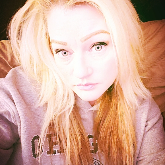 Meet your Posher, Jessica - Picture 1 of 3